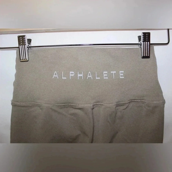Alphalete Aero Leggings NO SIZE TAG Maybe Small - Picture 10 of 11